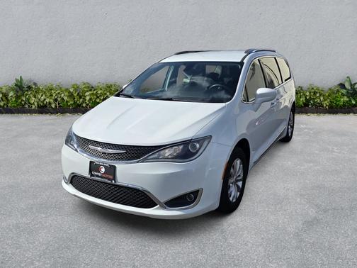 Bright White Clearcoat 2018 Chrysler Pacifica Touring-L