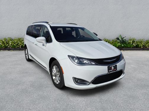 Bright White Clearcoat 2018 Chrysler Pacifica Touring-L