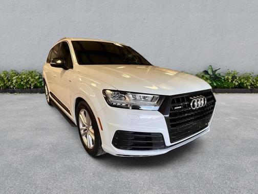 White 2017 Audi Q7 3.0T Prestige