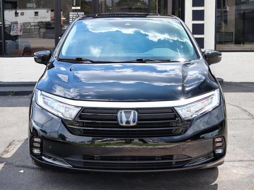 Crystal Black Pearl 2024 Honda Odyssey Touring