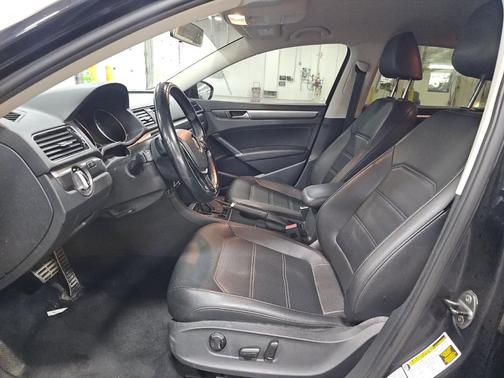 2017 Volkswagen Passat 1.8T R-Line w/Comfort