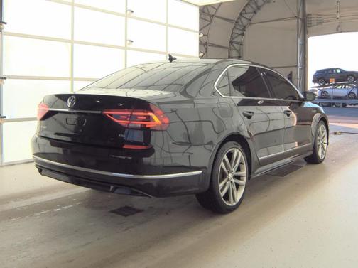 2017 Volkswagen Passat 1.8T R-Line w/Comfort