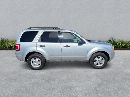 Ingot Silver Metallic 2010 Ford Escape XLT