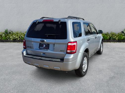 Ingot Silver Metallic 2010 Ford Escape XLT