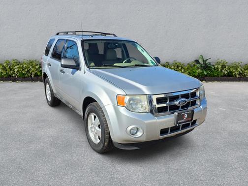 Ingot Silver Metallic 2010 Ford Escape XLT