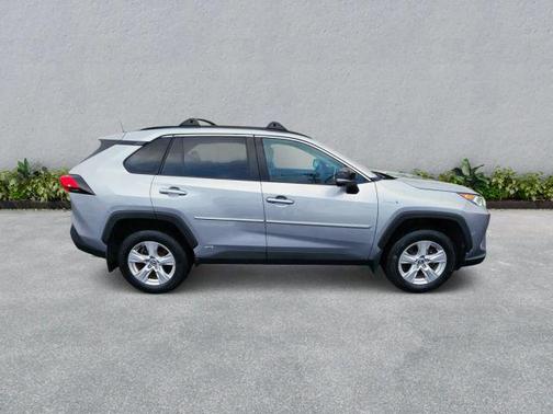 2019 Toyota RAV4 Hybrid XLE