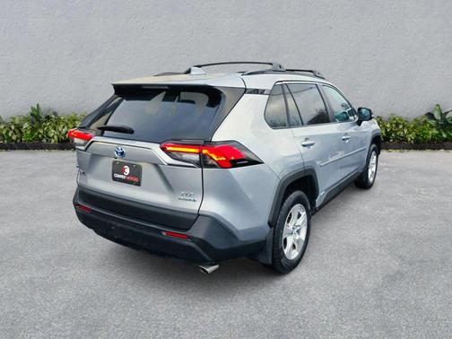 2019 Toyota RAV4 Hybrid XLE