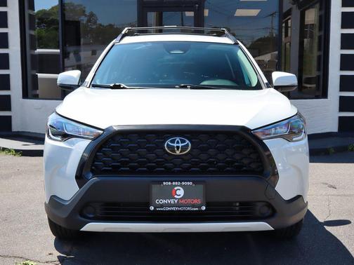Pearl 2023 Toyota Corolla Cross LE