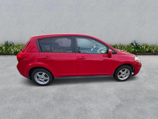 2010 Nissan Versa 1.8 S