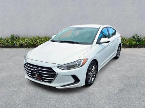 Quartz White Pearl 2017 Hyundai ELANTRA SE