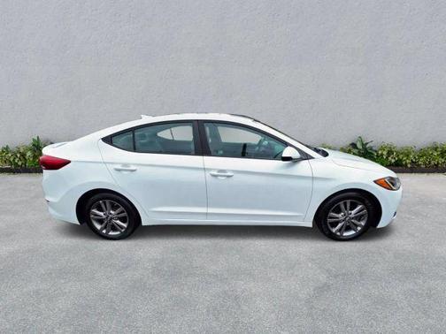 Quartz White Pearl 2017 Hyundai ELANTRA SE