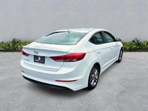 Quartz White Pearl 2017 Hyundai ELANTRA SE