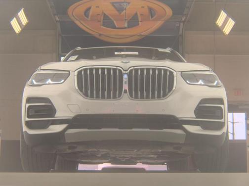 Mineral White Metallic 2023 BMW X5 xDrive40i
