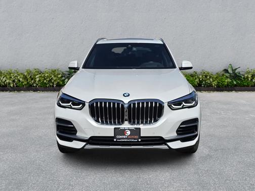 Mineral White Metallic 2023 BMW X5 xDrive40i