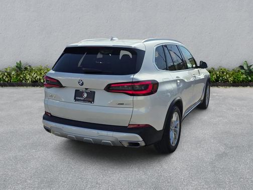 Mineral White Metallic 2023 BMW X5 xDrive40i