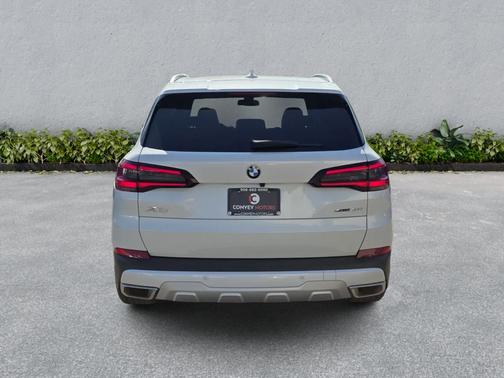 Mineral White Metallic 2023 BMW X5 xDrive40i