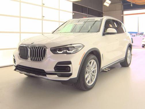 Mineral White Metallic 2023 BMW X5 xDrive40i
