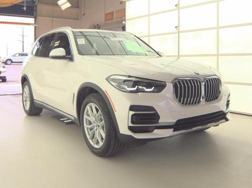 Mineral White Metallic 2023 BMW X5 xDrive40i