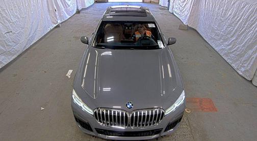 Bernina Grey Amber Effect 2021 BMW 750 i xDrive