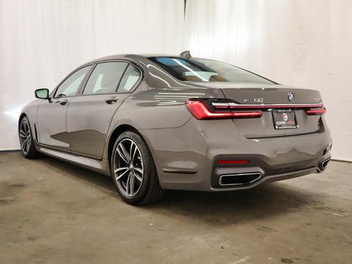 Bernina Grey Amber Effect 2021 BMW 750 i xDrive
