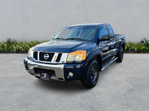2011 Nissan Titan SV