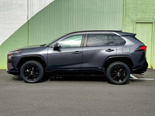 Magnetic Gray Metallic 2022 Toyota RAV4 Hybrid SE
