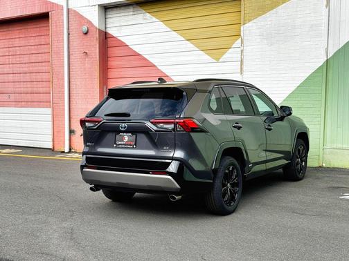 Magnetic Gray Metallic 2022 Toyota RAV4 Hybrid SE