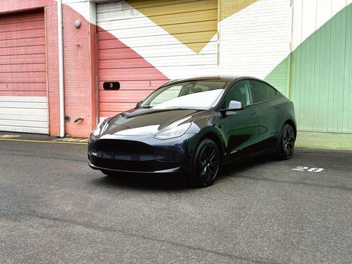 Stealth Grey 2024 Tesla Model Y Long Range Single Motor Rear-Wheel Drive
