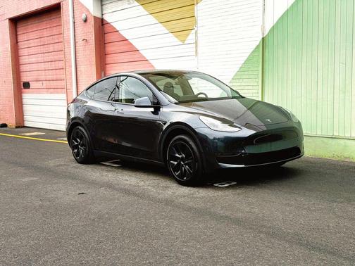 Stealth Grey 2024 Tesla Model Y Long Range Single Motor Rear-Wheel Drive