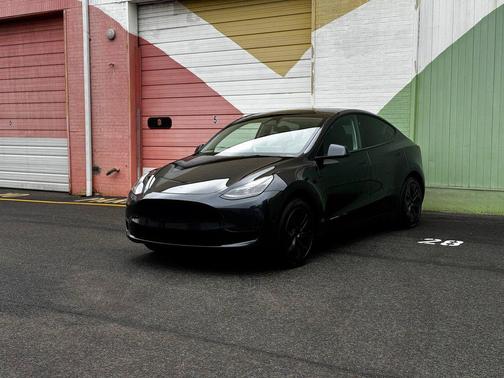 Stealth Grey 2024 Tesla Model Y Long Range Single Motor Rear-Wheel Drive