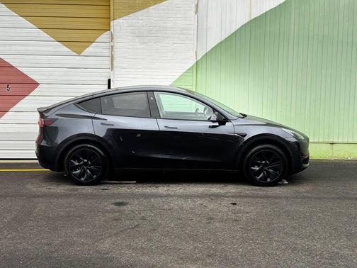 Stealth Grey 2024 Tesla Model Y Long Range Single Motor Rear-Wheel Drive