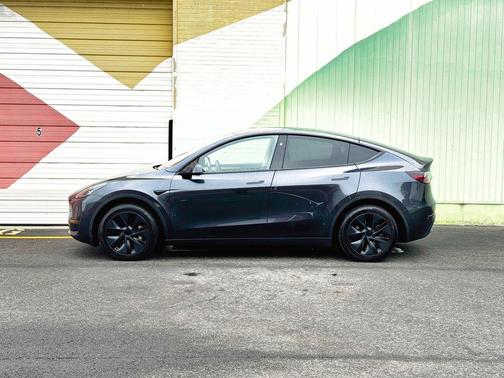 Stealth Grey 2024 Tesla Model Y Long Range Single Motor Rear-Wheel Drive