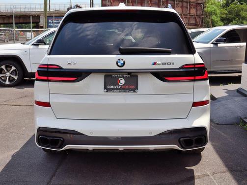 Alpine White 2024 BMW X7 M60i