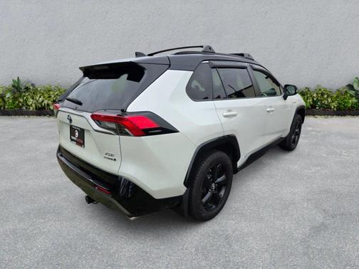 2019 Toyota RAV4 Hybrid SE