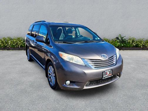 2017 Toyota Sienna XLE Premium