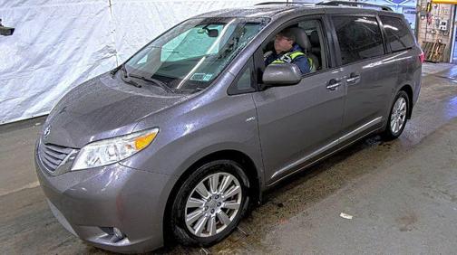 2017 Toyota Sienna XLE Premium