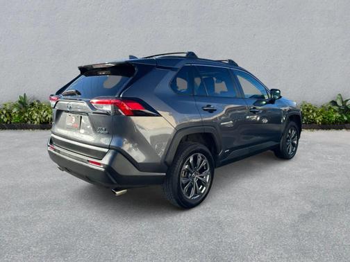 2022 Toyota RAV4 Hybrid XLE Premium