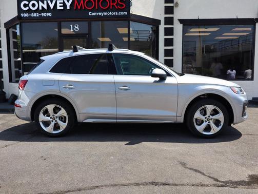 Silver Metallic 2021 Audi Q5 45 Premium Plus