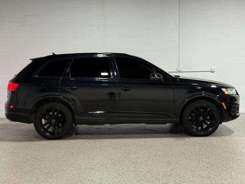 Black 2018 Audi Q7 3.0T Prestige