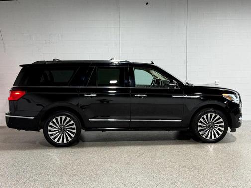 Infinite Black Metallic 2019 Lincoln Navigator L Reserve