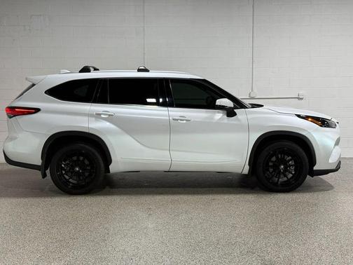 Wind Chill Pearl 2022 Toyota Highlander XLE