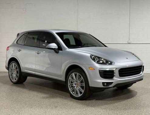 Rhodium Silver Metallic 2018 Porsche Cayenne Platinum Edition