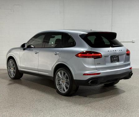 Rhodium Silver Metallic 2018 Porsche Cayenne Platinum Edition