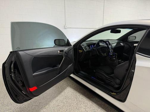 White 2013 Hyundai Genesis Coupe 3.8 Track