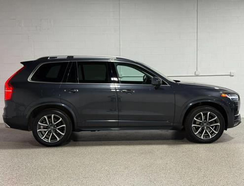 Gray 2017 Volvo XC90 T6 Momentum