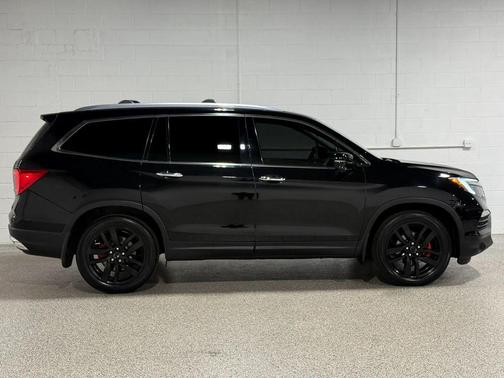 Crystal Black Pearl 2018 Honda Pilot Touring