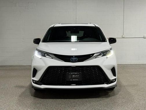 2021 Toyota Sienna XSE 7 Passenger