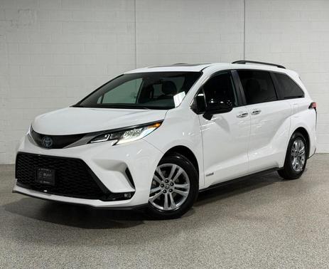 2021 Toyota Sienna XSE 7 Passenger