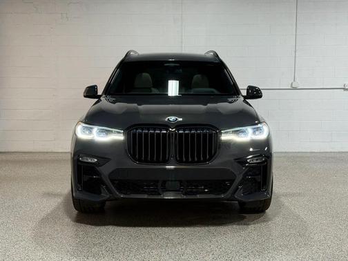 Gray 2021 BMW X7 M50i