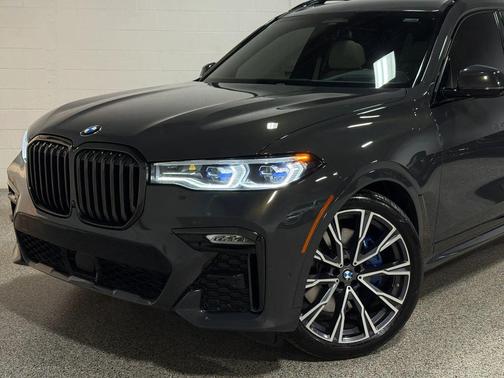 Gray 2021 BMW X7 M50i